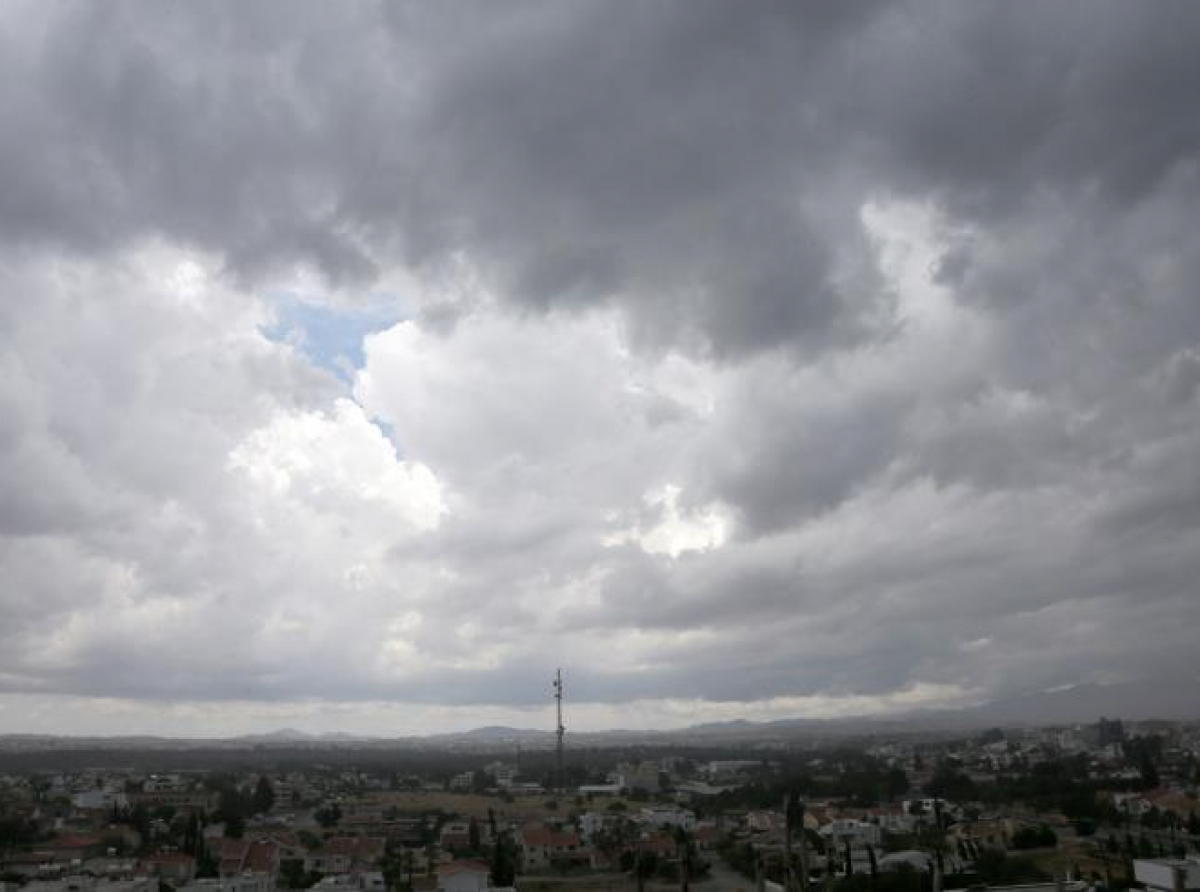 Κίτρινη προειδοποίηση για μεμονωμένες καταιγίδες την Πέμπτη